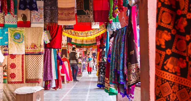 Shopping Paradise: A Guide to the Vibrant Bazaars of Jaipur