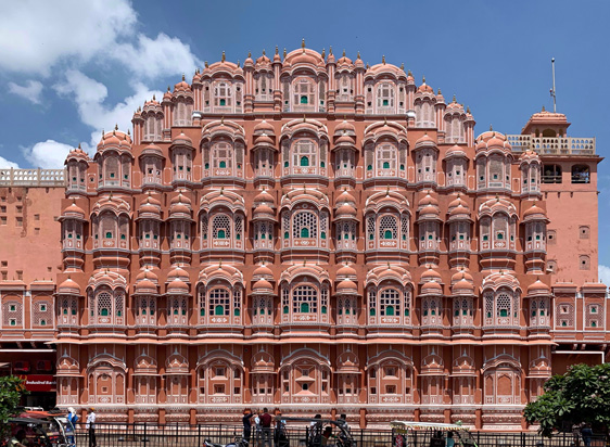 How to Book a Tour Guide in Jaipur?