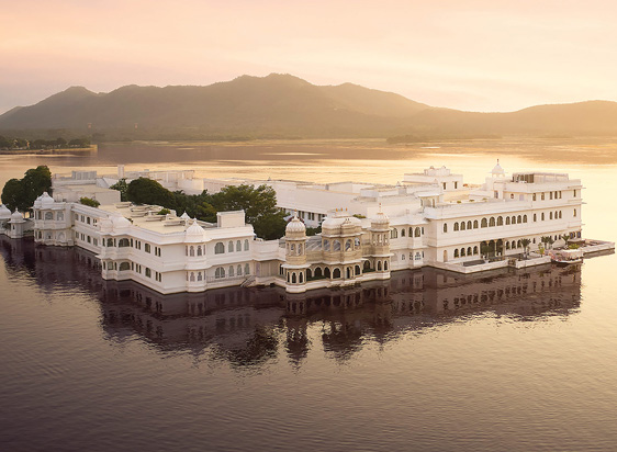 How to Book a Tour Guide in Udaipur?