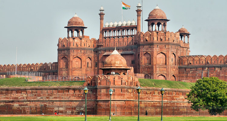 Red Fort / Lal Kila Delhi (Entry Fee, Timings, History, Built by, Images & Location