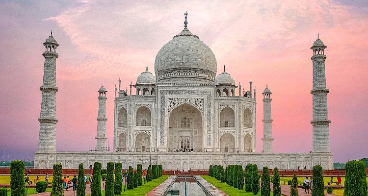Taj Mahal Agra: Timings, History, Entry Fee, Images, Built by & Information
