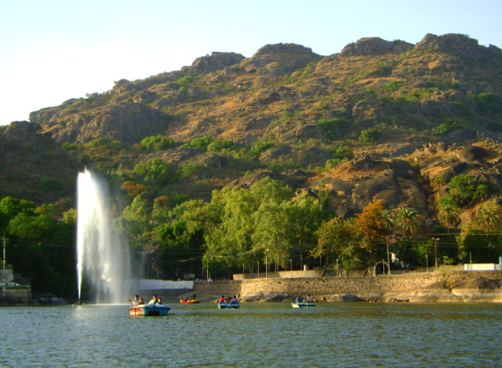 Tempo Traveller in Mount Abu
